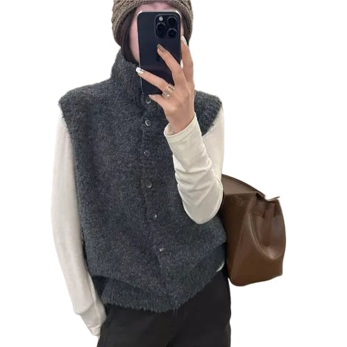 Sleeveless turtleneck knit top for women